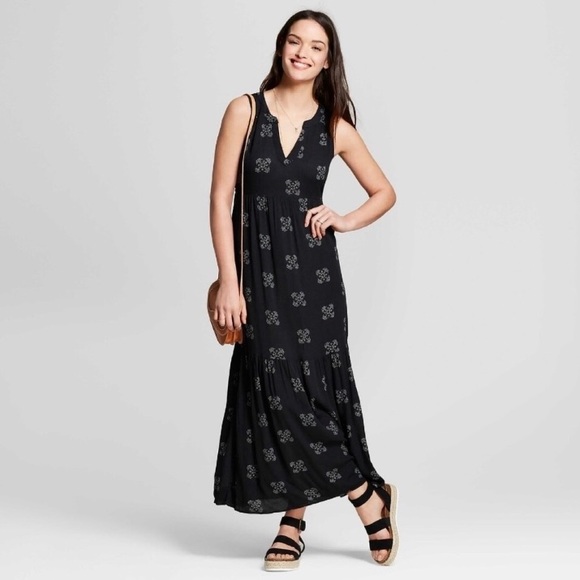 Universal Thread Dresses & Skirts - Universal Thread Black Maxi Dress Medium